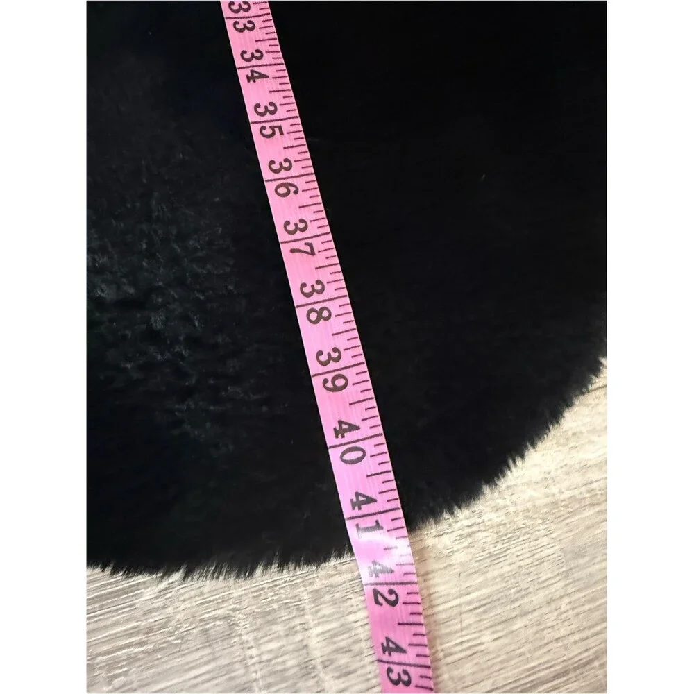 Silhouette homes Plush Black Faux Fur Accent Rug
